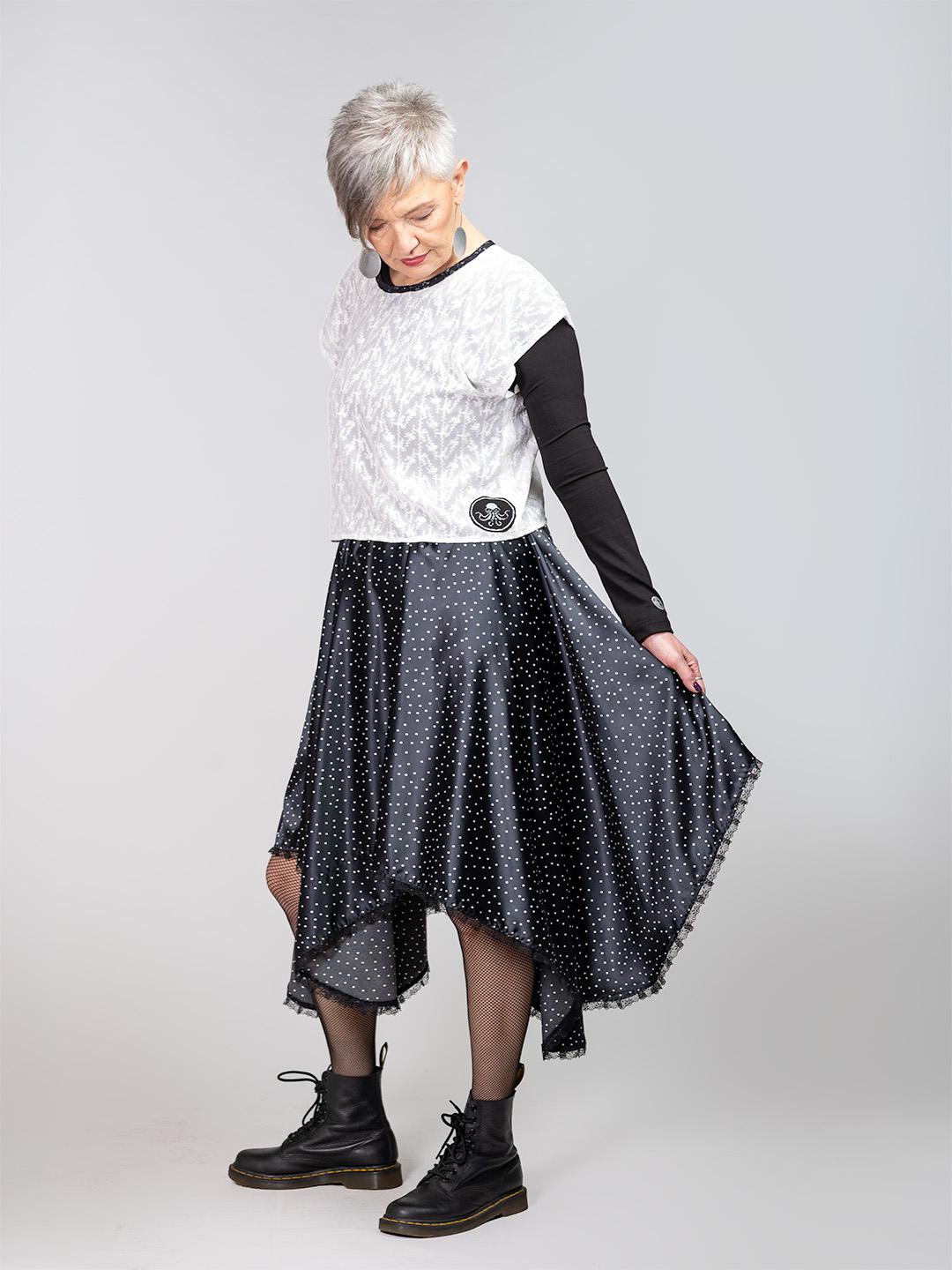 Bijeli izvezeni kratki top