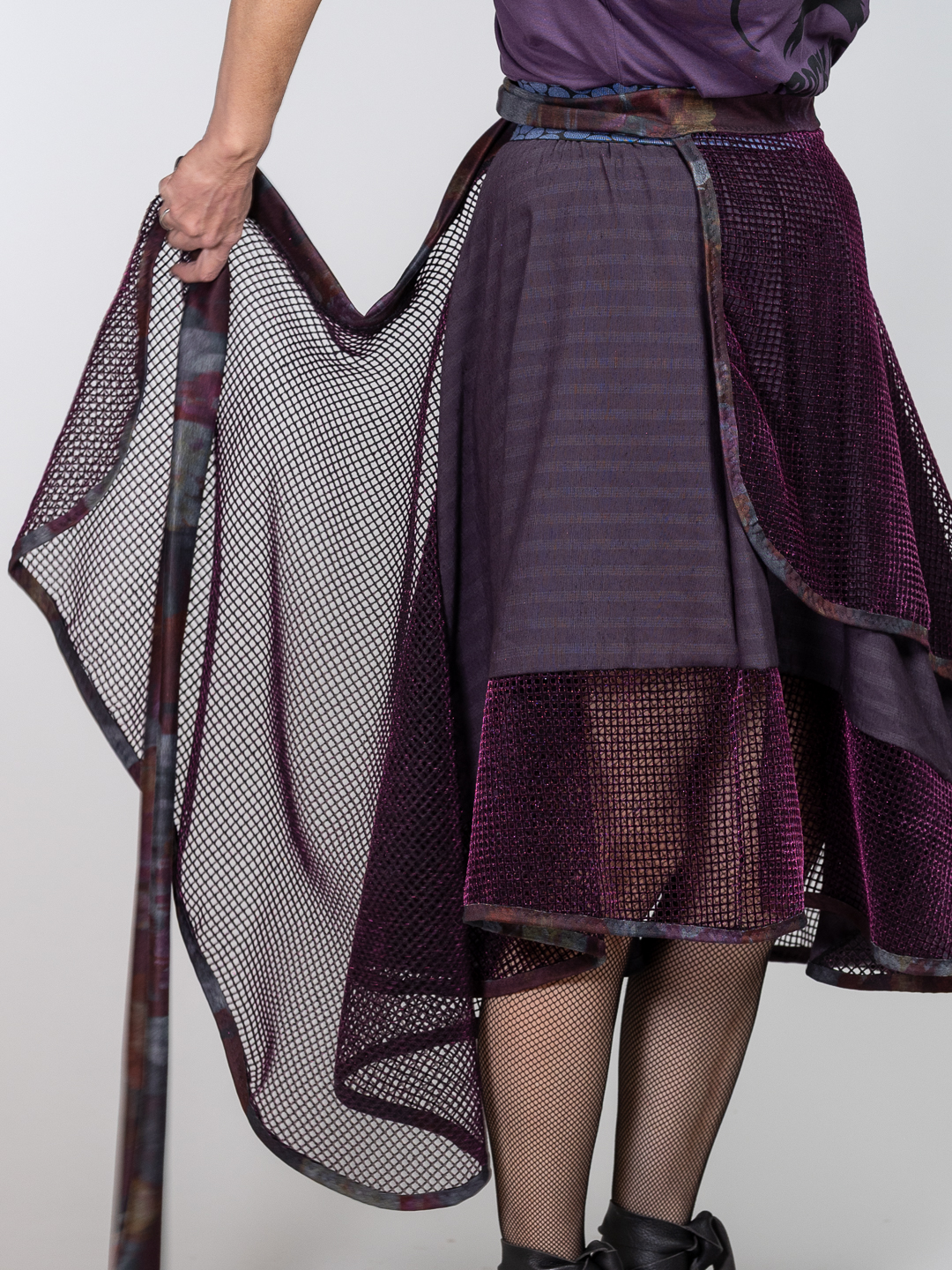 Ljubičasta mrežasta suknja na vezanje