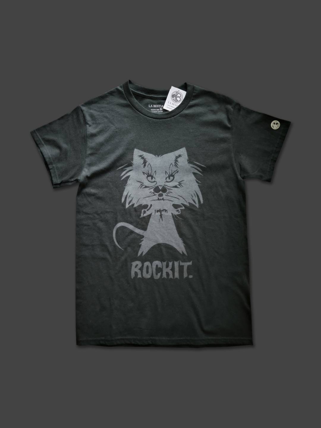 Crna pamučna majica s printom stilizirane sive mačke i natpisom ROCKIT na prednjoj strani.