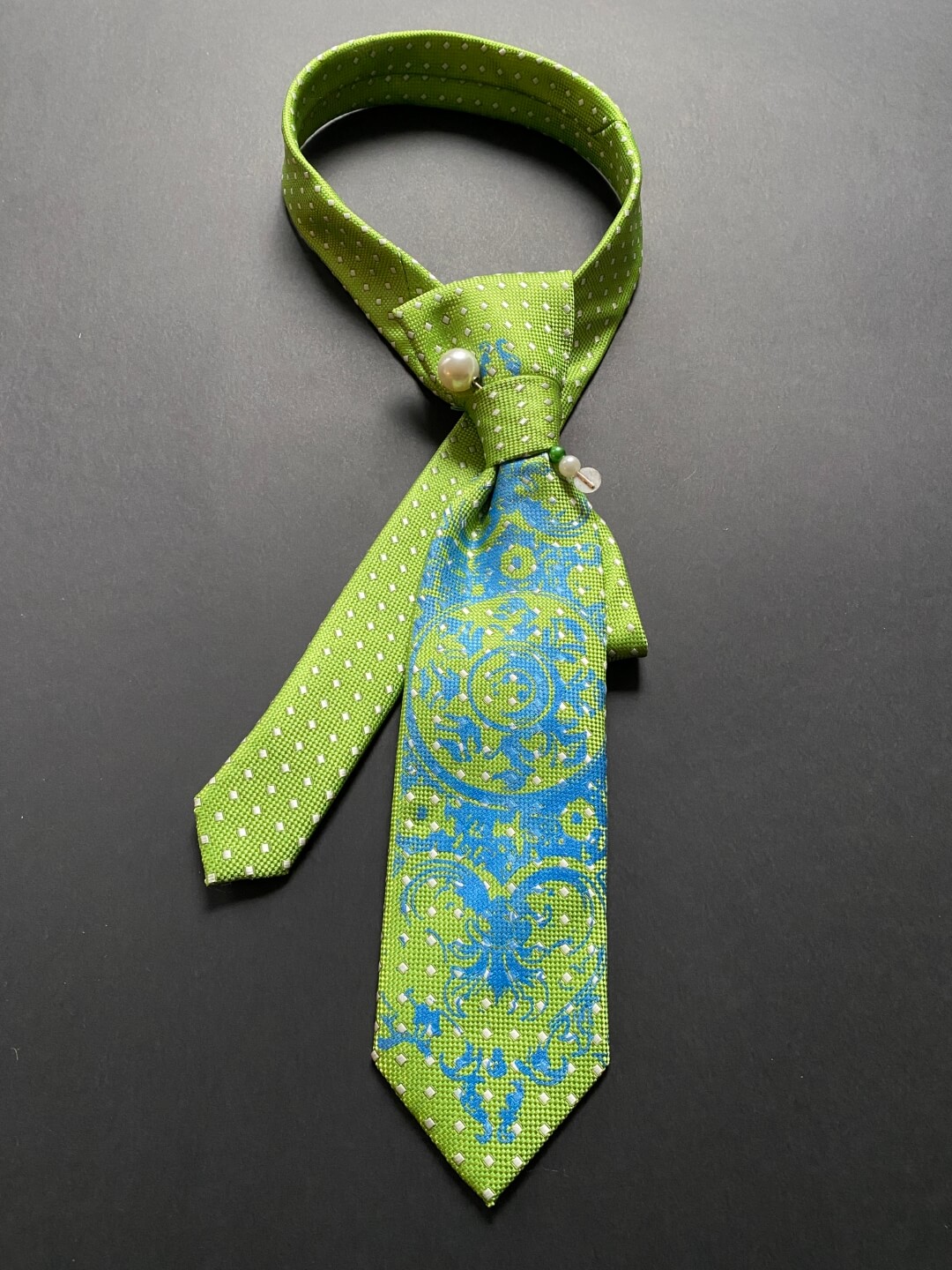 Redizajnirana zelena kravata s tiskom čipke