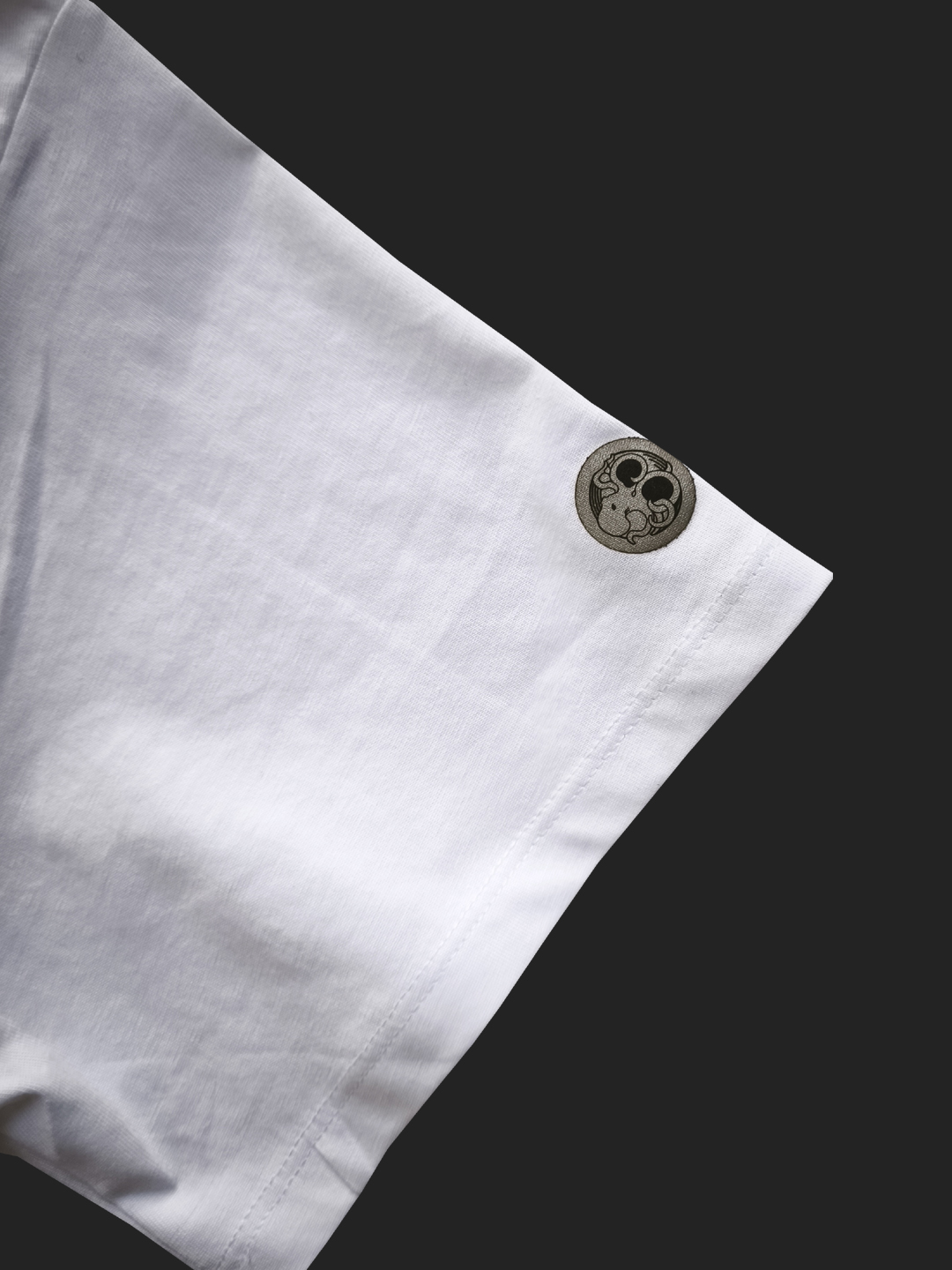 La Bestia logotip izrađen od reflektirajuće folije