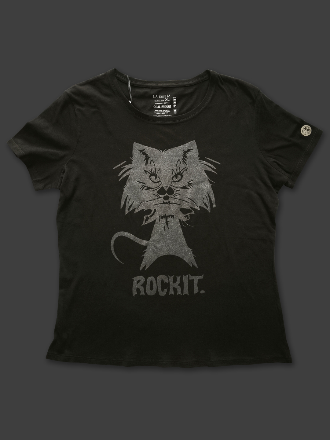 Crna pamučna majica s printom stilizirane sive mačke i natpisom ROCKIT na prednjoj strani.