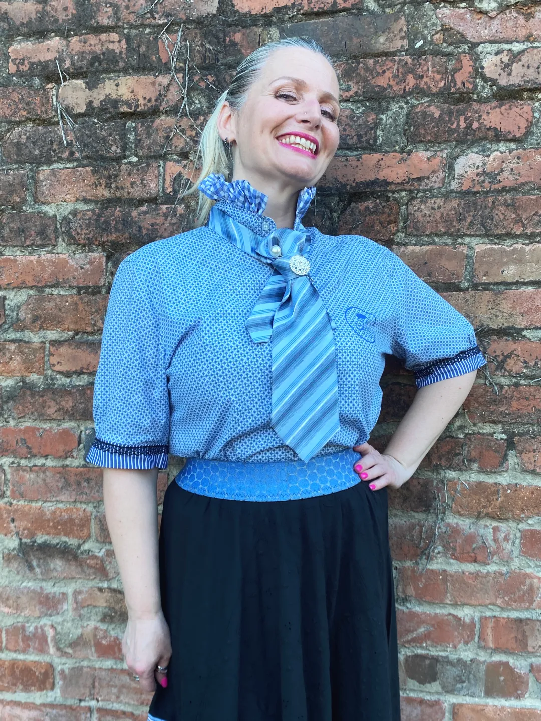 Svilena svjetlo plava kravata s prugicama (5) Redizajnirana unikatna plava košulja Blue Alchemist